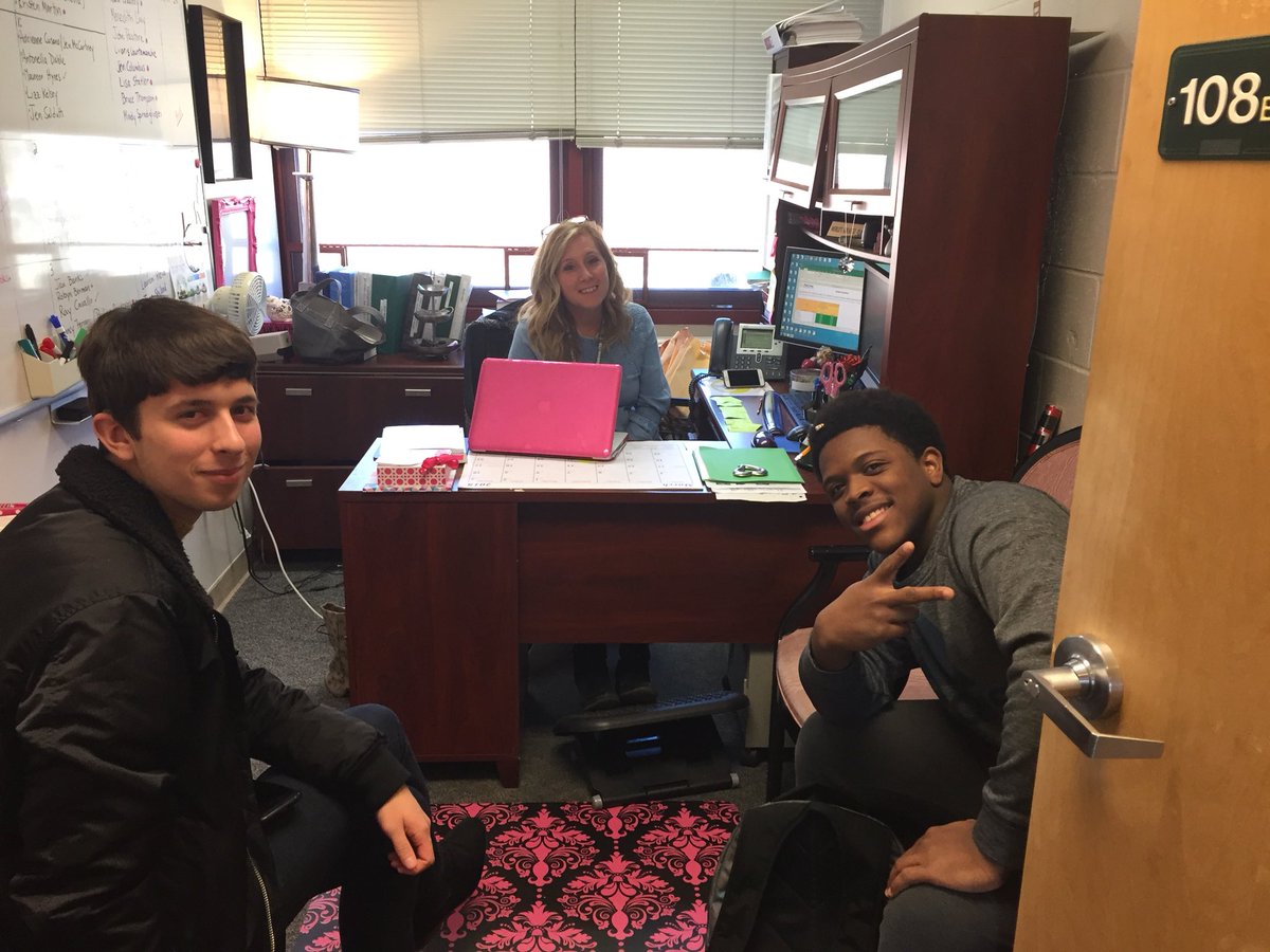 WISE_YorktownHS's tweet photo. Just your average tri-weekly meeting to catch up on all things WISE #alwayslearning #triweekly @ChesserPink @jamesrbrunner @wwalsh927 https://t.co/VLJJzXOWfs