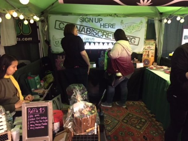 NE_CANN's tweet photo. [PHOTO GALLERY] courtesy @masslivenews 📸📸📸

From artists to architects, #marijuana entrepreneurs gather at New England Cannabis Convention #NECANN18 

https://t.co/NsjZRWqosU https://t.co/JruwLliCUL