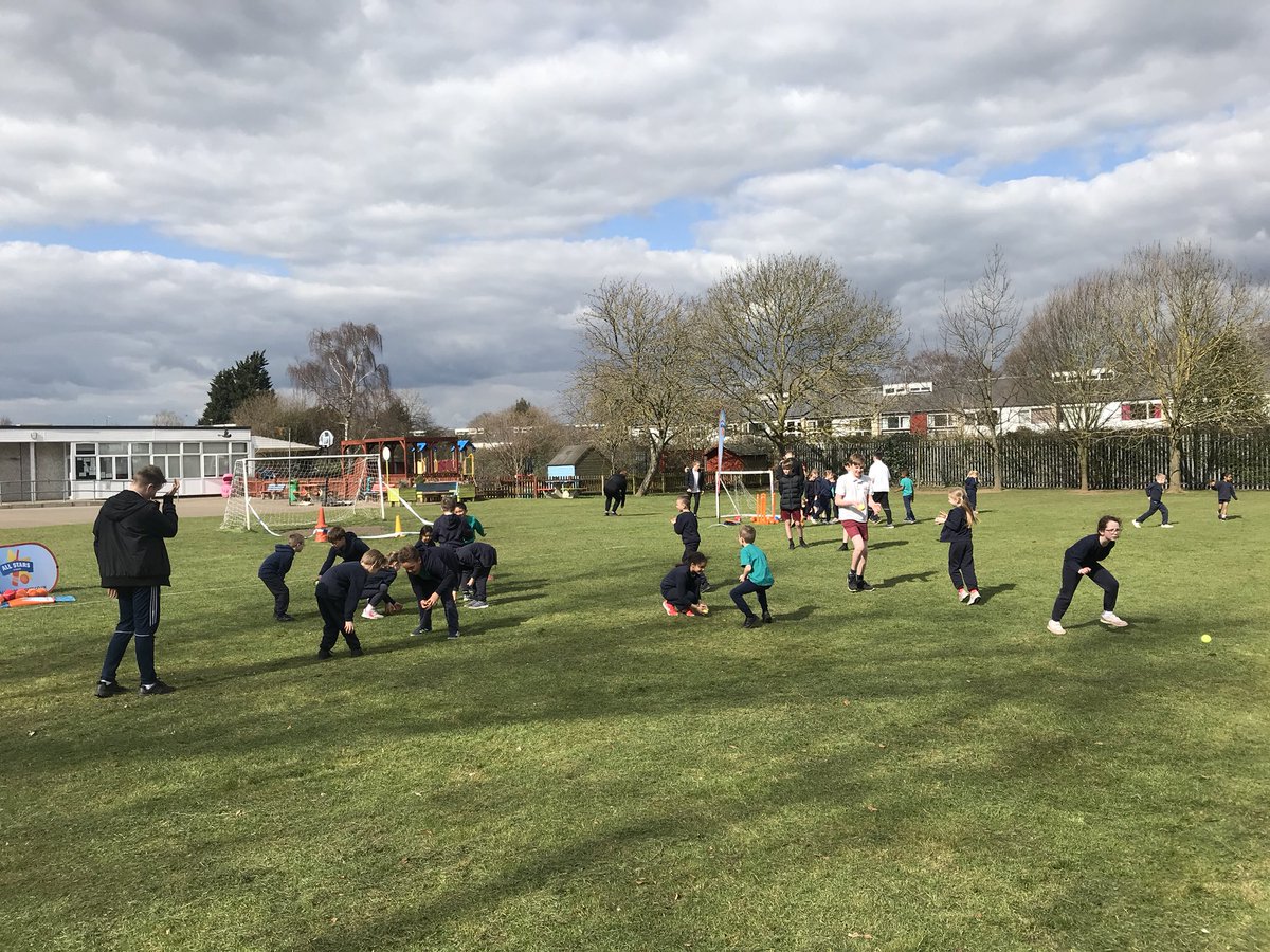 ben_wal24's tweet photo. Great afternoon of @allstarscricket at Panshanger Primary School with @sfoleadershipa supporting  @Cricket_East ⭐️🏏⭐️🏏#junioractivators #BigMoments #summerscoming https://t.co/qXqBBZIvhA