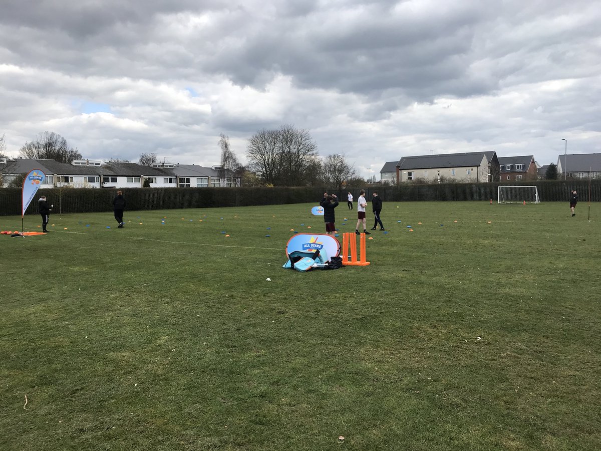 ben_wal24's tweet photo. Great afternoon of @allstarscricket at Panshanger Primary School with @sfoleadershipa supporting  @Cricket_East ⭐️🏏⭐️🏏#junioractivators #BigMoments #summerscoming https://t.co/qXqBBZIvhA