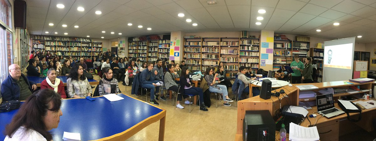 mariangeleslop's tweet photo. Recital de poesía social de toda la comunidad educativa de @IESRamonyCajalV  ¡Un placer compartir poesía con todos vosotros! https://t.co/MAH67TLxoi
