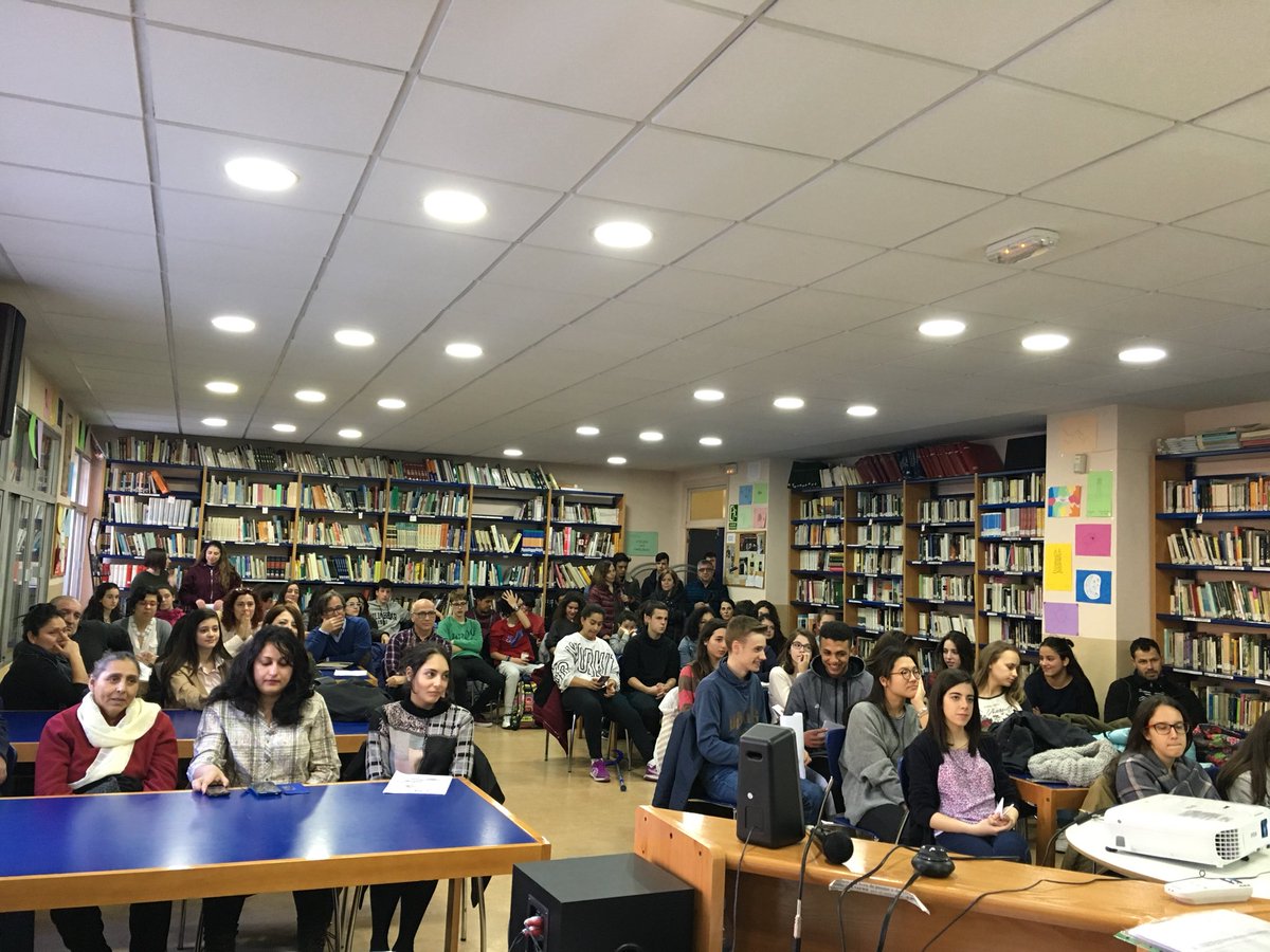 mariangeleslop's tweet photo. Recital de poesía social de toda la comunidad educativa de @IESRamonyCajalV  ¡Un placer compartir poesía con todos vosotros! https://t.co/MAH67TLxoi
