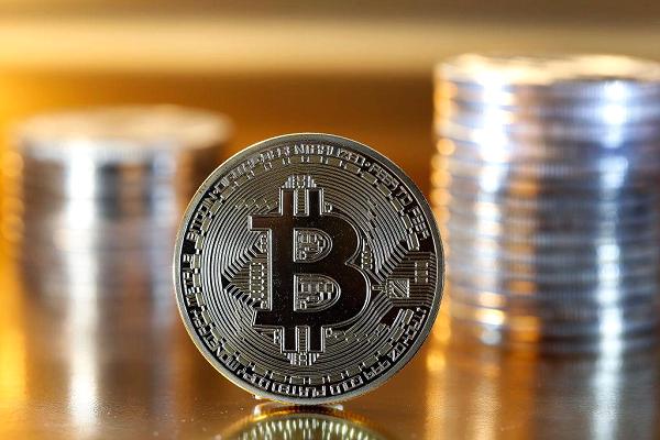 top10icos's tweet photo. Bitcoin falls 7 percent to below $8,000 after Twitter announces ban on cryptocurrency ads https://t.co/4pewGjqihl https://t.co/izhGMwgOII #crypto #cryptocurrency #investment #investor #investors #bestico #blockchain #bitcoin #ico #ethereum #investing #cryptoinvestment https://t.co/X0ojMyf1hU