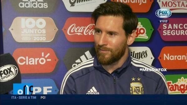 Clarin_deportes's tweet photo. Lionel Messi, sin vueltas: "No le debemos nada a la gente; la deuda es con nosotros" https://t.co/BAzSZVk6Ce https://t.co/q6tNp4Wzio