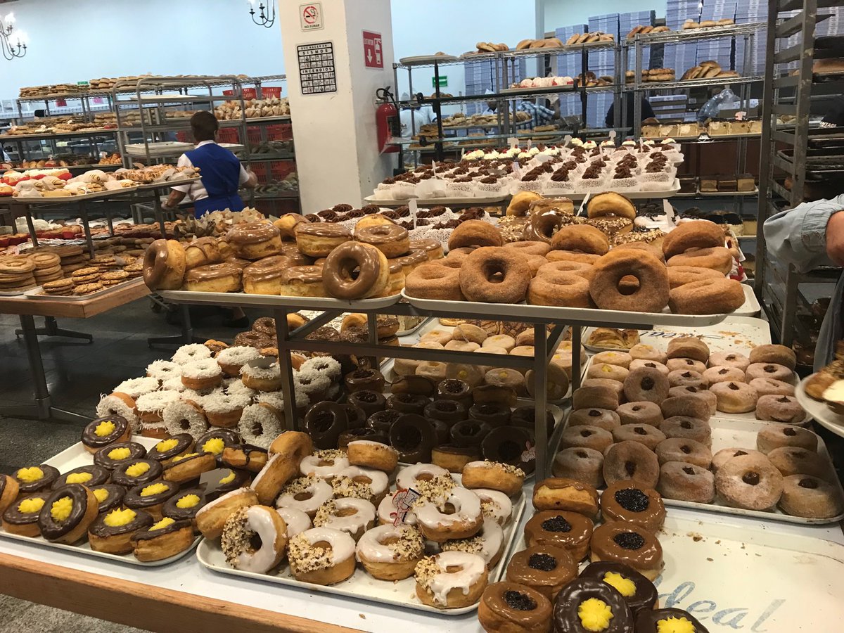 JessLowden's tweet photo. #cieseats Pasteleria Ideal, overwhelming amount of delicious pastries not far from the Hilton https://t.co/mI6IxCfgZU