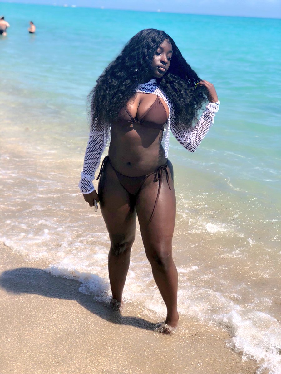 sosadity_ke's tweet photo. Started showin less and going out more🍫. #SB2k18 https://t.co/Z0hRzGCzbS