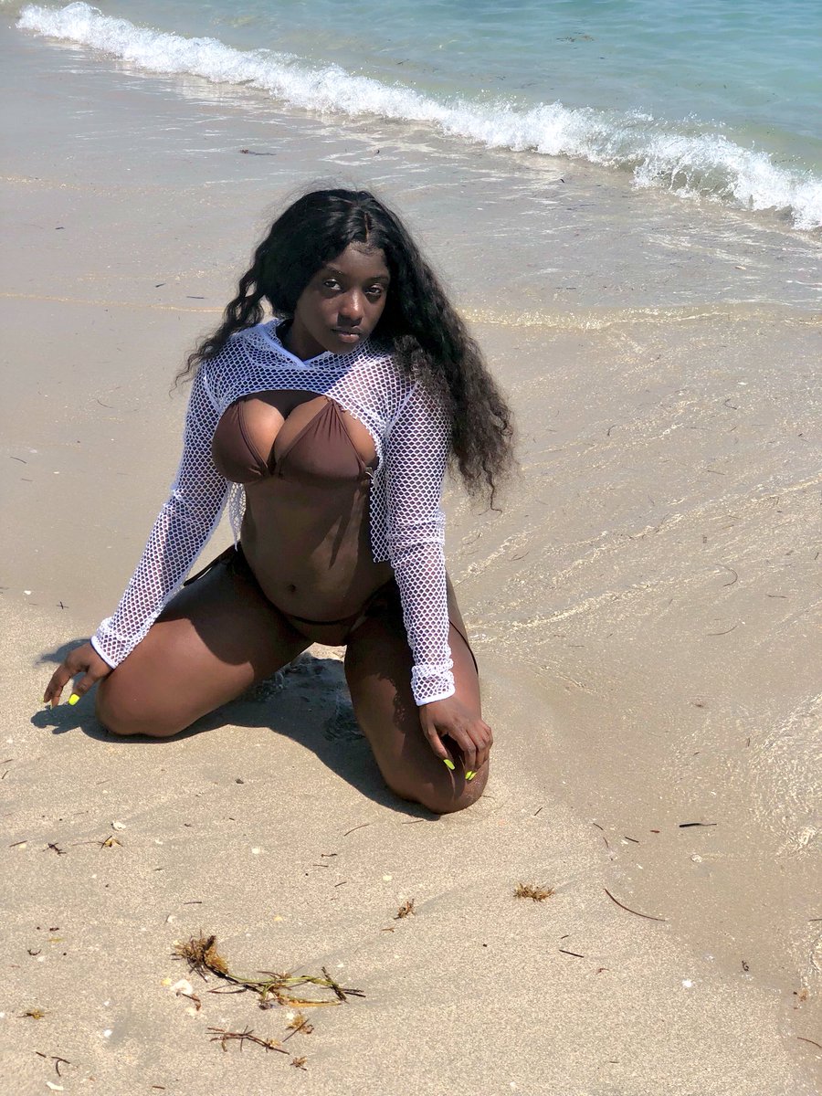 sosadity_ke's tweet photo. Started showin less and going out more🍫. #SB2k18 https://t.co/Z0hRzGCzbS