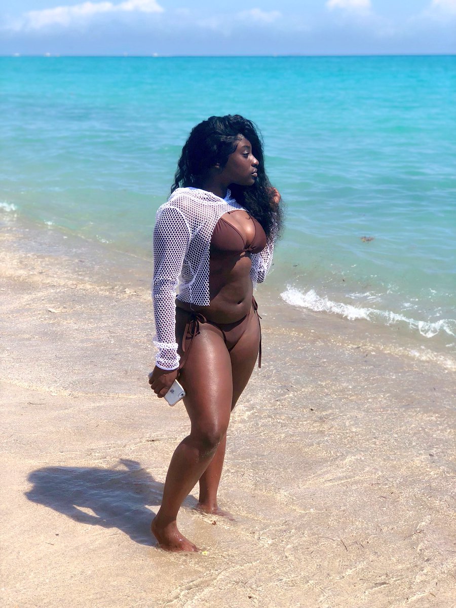 sosadity_ke's tweet photo. Started showin less and going out more🍫. #SB2k18 https://t.co/Z0hRzGCzbS