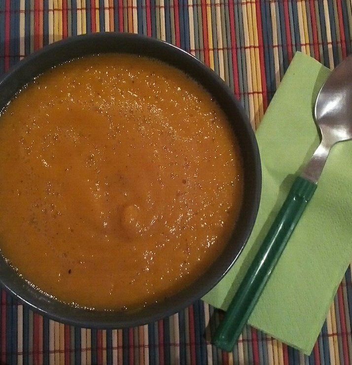 TiltBLogging's tweet photo. Dinner: pumpkin & cauliflower soup with tumeric, black pepper and rosemary #glutenfree #dairyfree #vegan #healthy #goodfood #fightingRA https://t.co/yIYm8hYc7Q