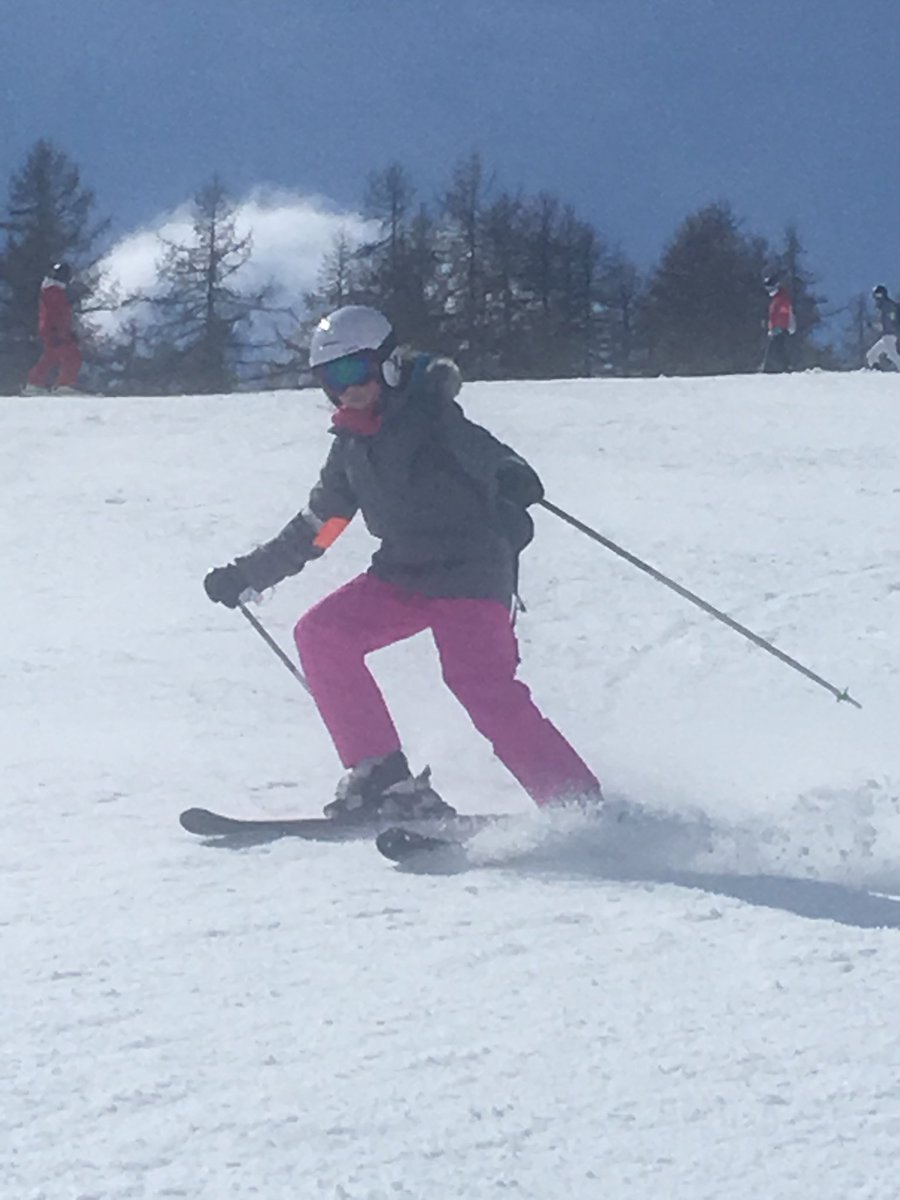 SportBHillGirls's tweet photo. Flying high and enjoying the skiing in these amazing snow conditions #parallelturns #speed #wipeout https://t.co/LPvl6N5IVs