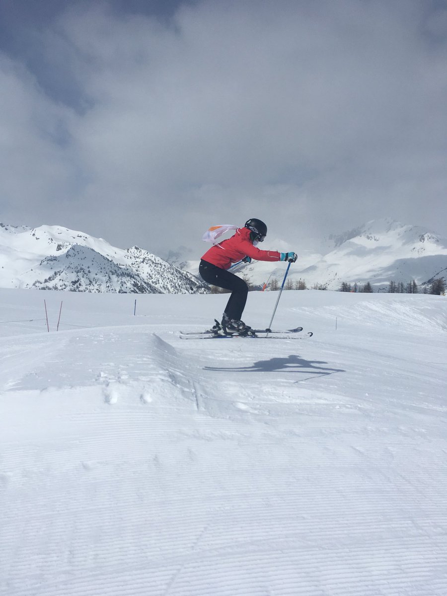 SportBHillGirls's tweet photo. Flying high and enjoying the skiing in these amazing snow conditions #parallelturns #speed #wipeout https://t.co/LPvl6N5IVs
