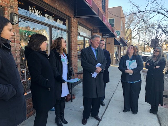 FrankPallone's tweet photo. Today in Highland Park I called on the #FDA to regulate #juuling &amp; protect NJ’s youth. With a sleek design &amp; flavors like "crème brulee," JUULing may look cool and sound harmless, but it actually poses a SERIOUS threat to kids’ health. https://t.co/TrreFRIRDJ