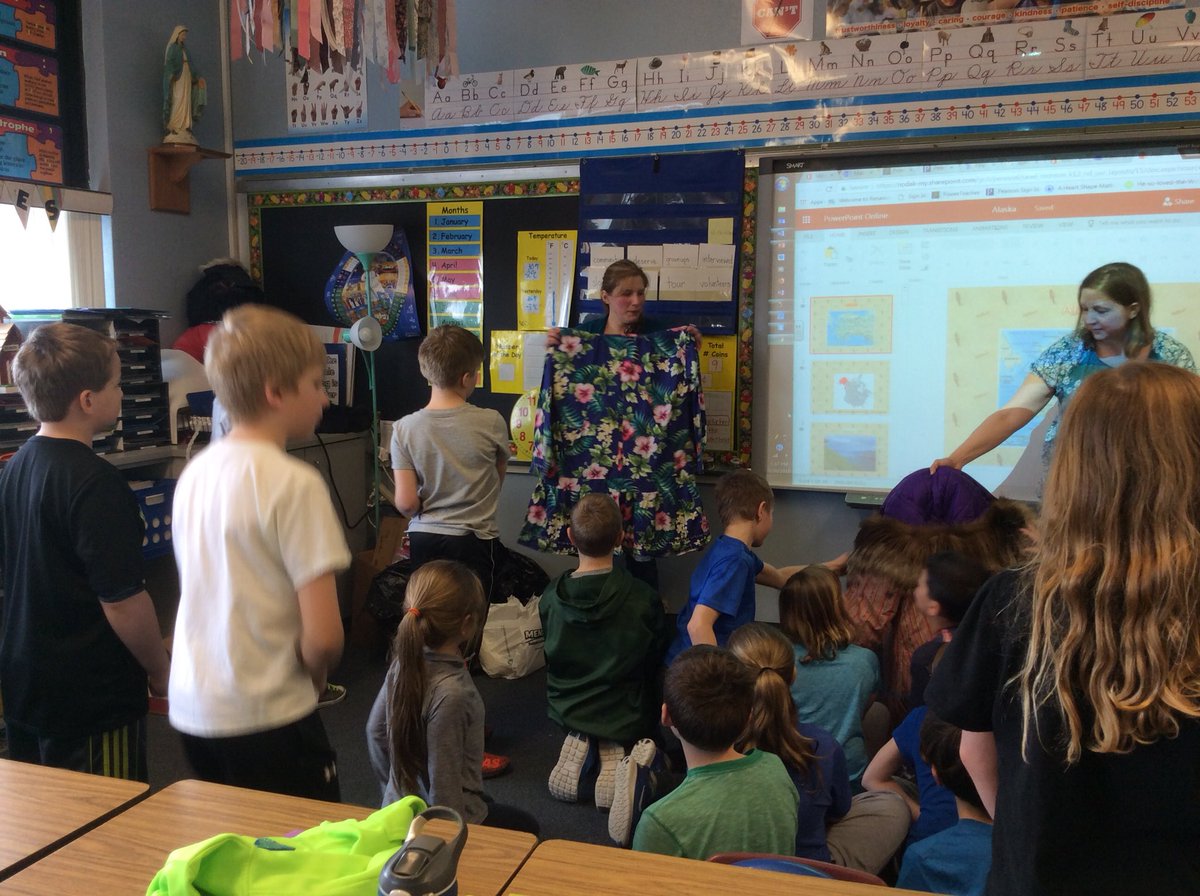 MrsGapinski's tweet photo. @SJAcademy1890 We saw authentic pieces used in #Alaska & what amazing artistry and #culture We saw clothing, an Alaskan drum (lovely & loud), objects created from tundra grass, we were given our own bear book, & we learned so much more! #BlessedAndGrateful #LargestState https://t.co/xwNOaHpxak