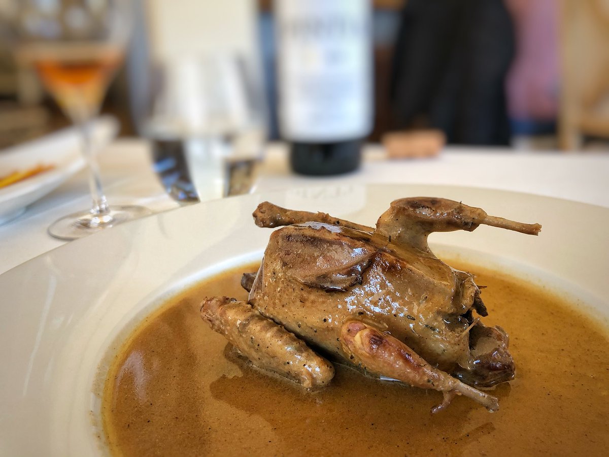 gontomar's tweet photo. Entrañable. Para mí la palabra que mejor define LERA. La familia, el lugar y, por supuesto, la cocina. Admirable la maestría con la que se trabaja la caza, sacando lo mejor de cada pieza. Con elegancia, sensatez y equilibrio, fruto de un gran conocimiento de animales y técnicas https://t.co/prUfo4libf
