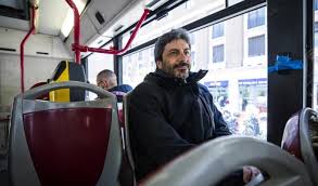 vittoriozucconi's tweet photo. Fico prende l'autobus Atac per andare a Montecitorio e lo trova pure. I soliti privilegi della Casta. https://t.co/dS3SeYmKEb