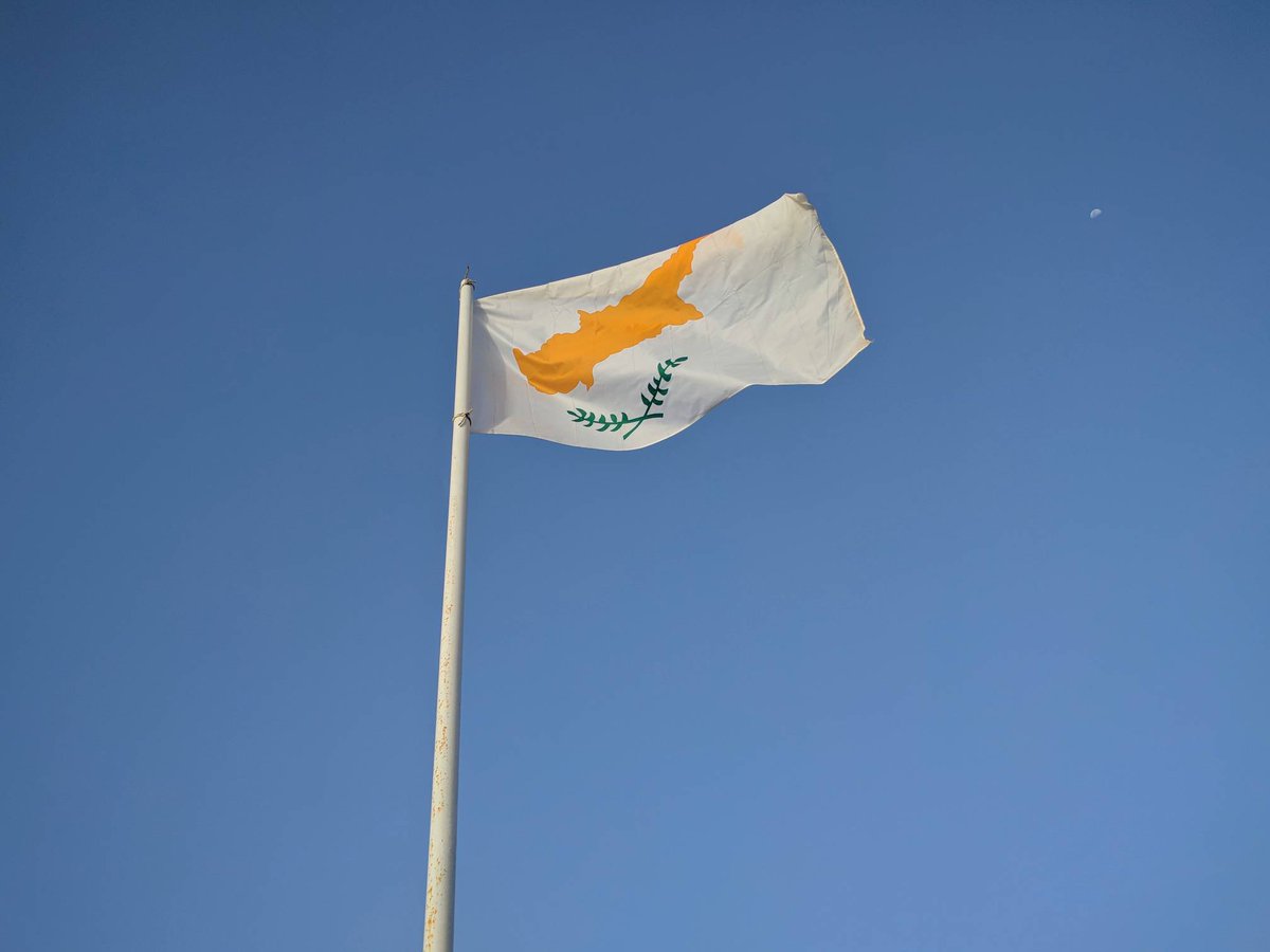 SamEvansMedia's tweet photo. #countrycount number 40 for Nadine on her #birthday
#cyprus #mediterranean #sun #bluesky #nofilter #flagpole #salute #summer
#mapinthesky https://t.co/0EMrN2agdu