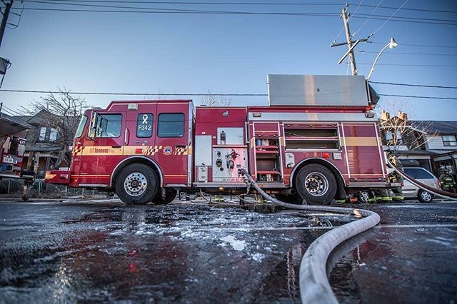 navrcos's tweet photo. 🔥FEATURED POST 🔥
@myschabear - 3rd Alarm Fire on Dupont St. Good work from the crews on scene. Several treated for smoke inhalation, one FF injured, family pets saved. #torontofire #torontofireservices #torontofiredepartment #torontofirefighters #fire #emergency #3rdala… https://t.co/EqJfgwR5wv