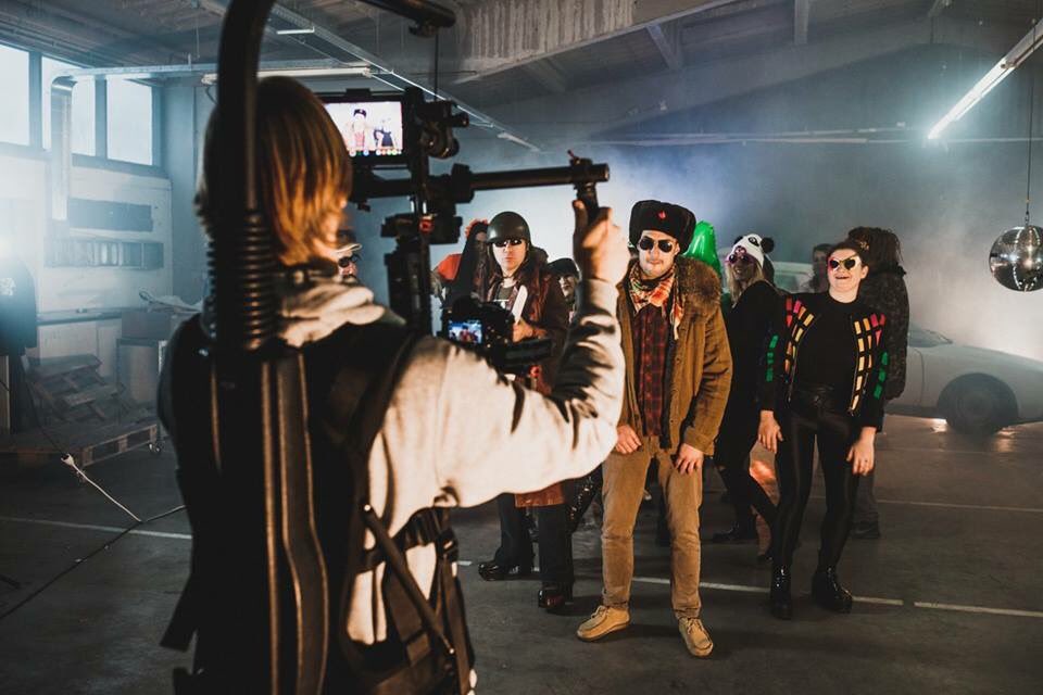 ZOOELEMENTS's tweet photo. Behind the scenes #musicvideo #concept #director #Rotterdam #gelukzoekers #zooelements #4K #setdressing https://t.co/ED5jyMG97Y