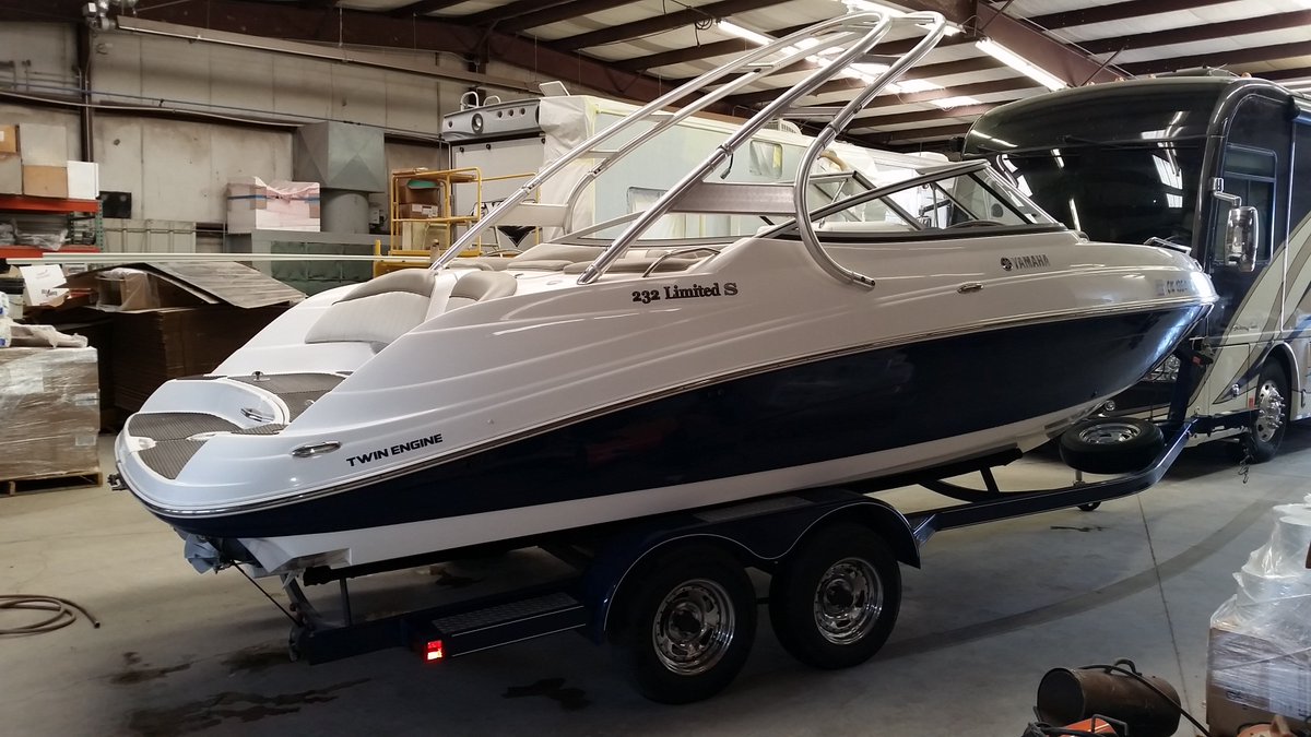 GREAT BOAT! GREAT PRICE!
2009 Yamaha 232 Limited S ONLY $27,000 W/ TRAILER!!!