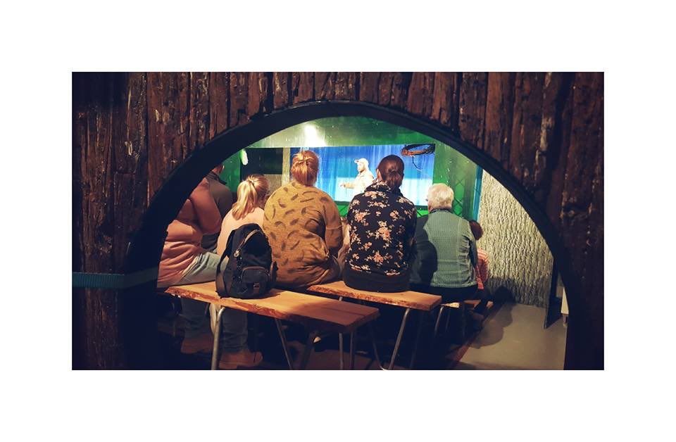 detarissing's tweet photo. cultureel cadeau @cbo_meilan #5jaar #tryater #pudsje #genoten #zuinigopdewereld #wateenprachtigeengrappigevoorstelling #groep12345 https://t.co/MZaaktrFbS