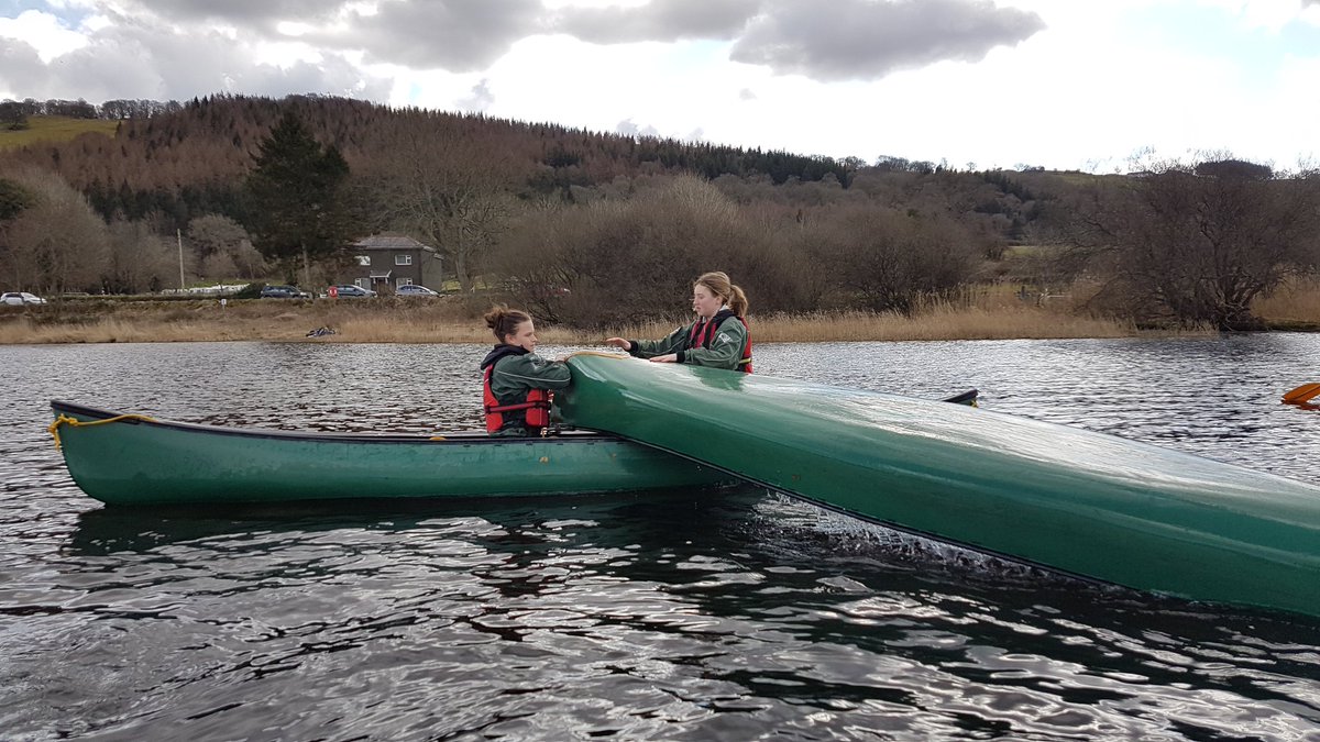 WellyDofE's tweet photo. Beautiful day paddling with the only disturbance being the screams from  the capsize drills #chilly #dofe https://t.co/O2ZdrnhAJY