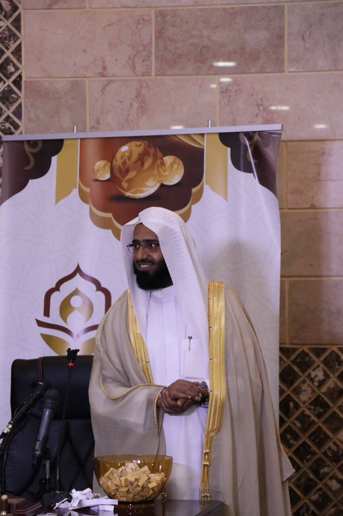 jam3_tawhid's tweet photo. جانب من توزيع الجوائز للمسابقة الأسرية #لنكن_قدوة 
وفي الصورة ضيف الحفل 
الشيخ /أ.د.عبدالعزيز الفوزان
@Abdulazizfawzan 
يسلم الفائزين جوائزهم

#جامع_التوحيد https://t.co/YLRhBA2s2B