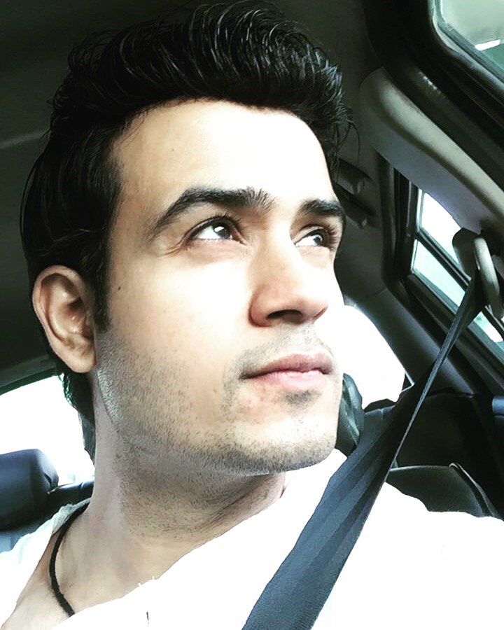 imyashgera's tweet photo. Koi ali aakhe, koi vhali aakhe, koi kahe Dataa Sache Malkaa nu, mainu samaj na aave ki naam deva iss Gol,chakki diyan chalka Nu....
CC- #Satindersartaj
#humanitarian #yashgera #spreadthemsgoflove #lobju https://t.co/tuhLP68gBF