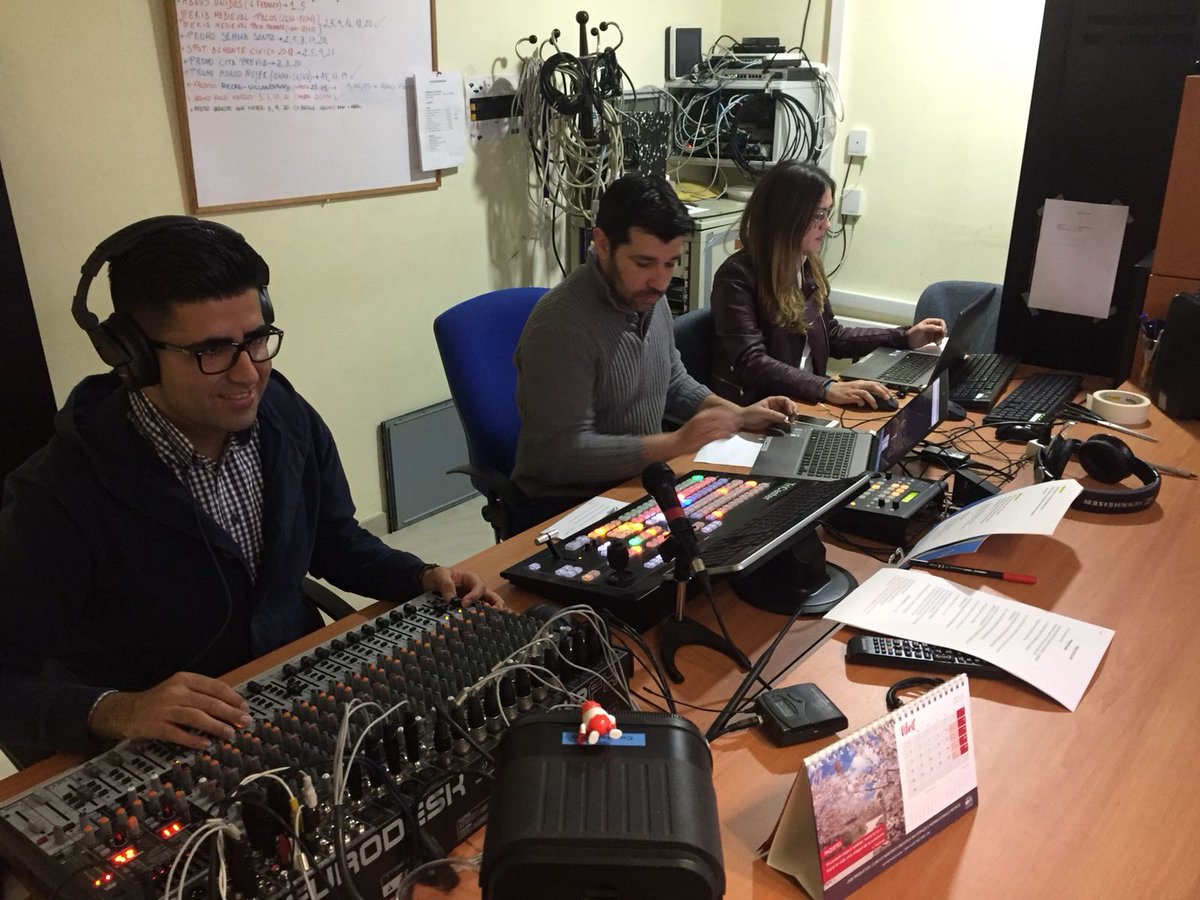 Condavision's tweet photo. Seguimos en directo en este Lunes Santo
Síguenos https://t.co/hhABeNIc5F @GemAquino2 @rpguerra89 @selualbarran @anabelcamacho5 #SSCONDADO18 https://t.co/kogUic0Fbq