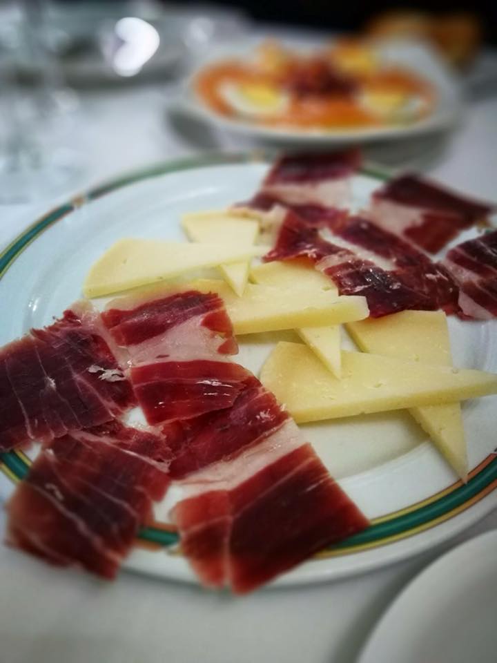 altaexpresion_'s tweet photo. En los entrantes de @RElchoto nunca falta nuestro #JamonAltaExpresion. #CordobaESP #Judería #Córdoba #JamonIbérico #ElChoto https://t.co/Gi5aYJKyVQ