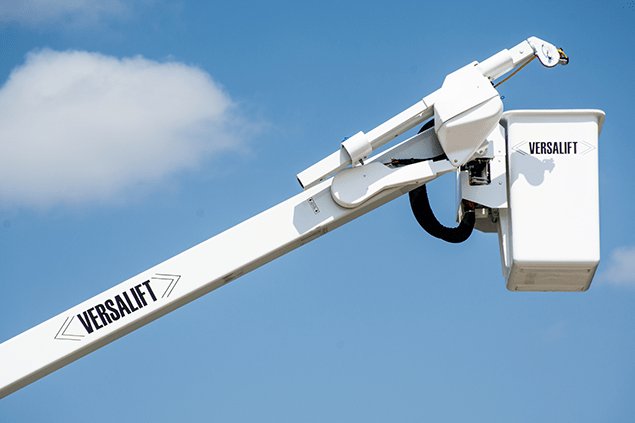 VERSALIFT1's tweet photo. BASIC CONSIDERATIONS FOR SELECTING A BUCKET TRUCK
What kind of work will your bucket truck do?
How high will it need to reach?
Will your work require material handling capability?
How much side reach will you need?
How much payload does the work require? https://t.co/vB0UlCs3gO https://t.co/YW9sAIqgqY