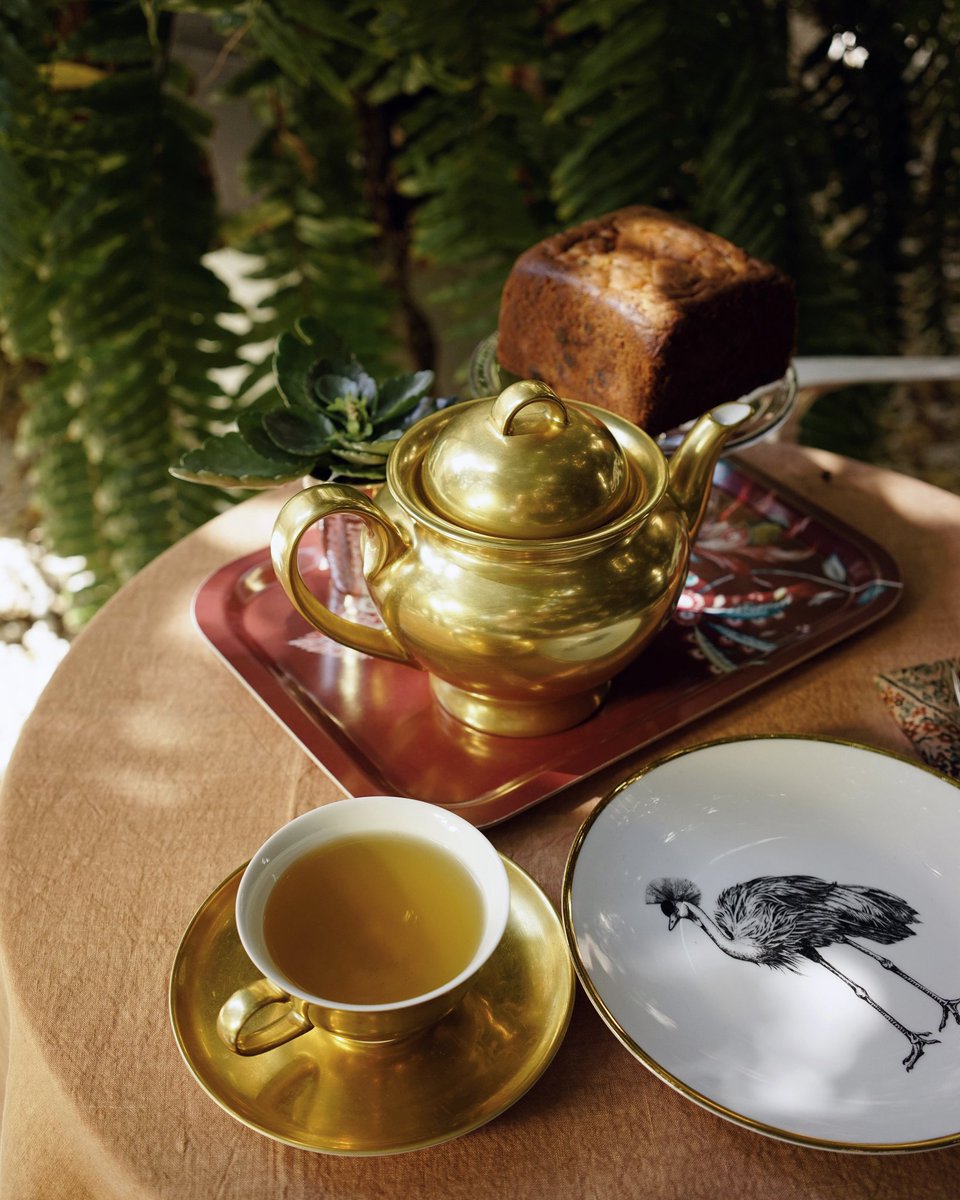 ...¿Sabías que?... 
En el Flagstaff House Museum of Teaware puedes encontrar la primera tetera, fechada en el año 1513. 
Originalmente se construían en bronce y otros metales, y se utilizaban para servir el vino.