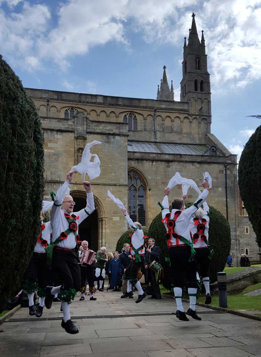 We danced last Wednesday in the magnificent surroundings of #Tewkesbury Abbey to celebrate the life of our former Squire, Bernard Beecher, who has died at the age of 89. A worthy commemoration of a life well lived. @TheMorrisRing