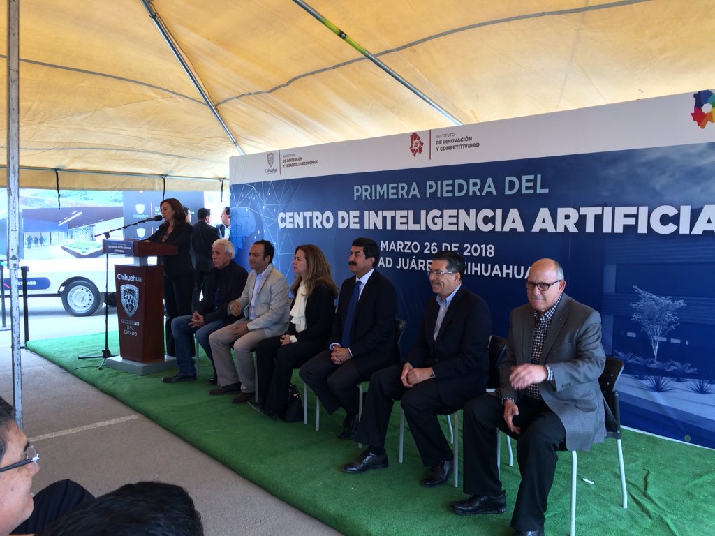 BCVJUAREZ's tweet photo. Hoy es un #buendia en #CiudadJuarez pues hoy se pone la primera piedra del Centro de Inteligencia Artificial que conformará todo un #DistritodeInnovacion en esta frontera. 💪🏼 https://t.co/fmsUFIcbzs
