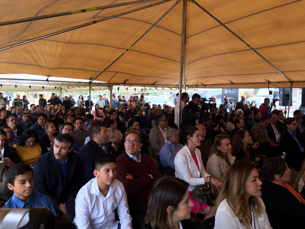 BCVJUAREZ's tweet photo. Hoy es un #buendia en #CiudadJuarez pues hoy se pone la primera piedra del Centro de Inteligencia Artificial que conformará todo un #DistritodeInnovacion en esta frontera. 💪🏼 https://t.co/fmsUFIcbzs