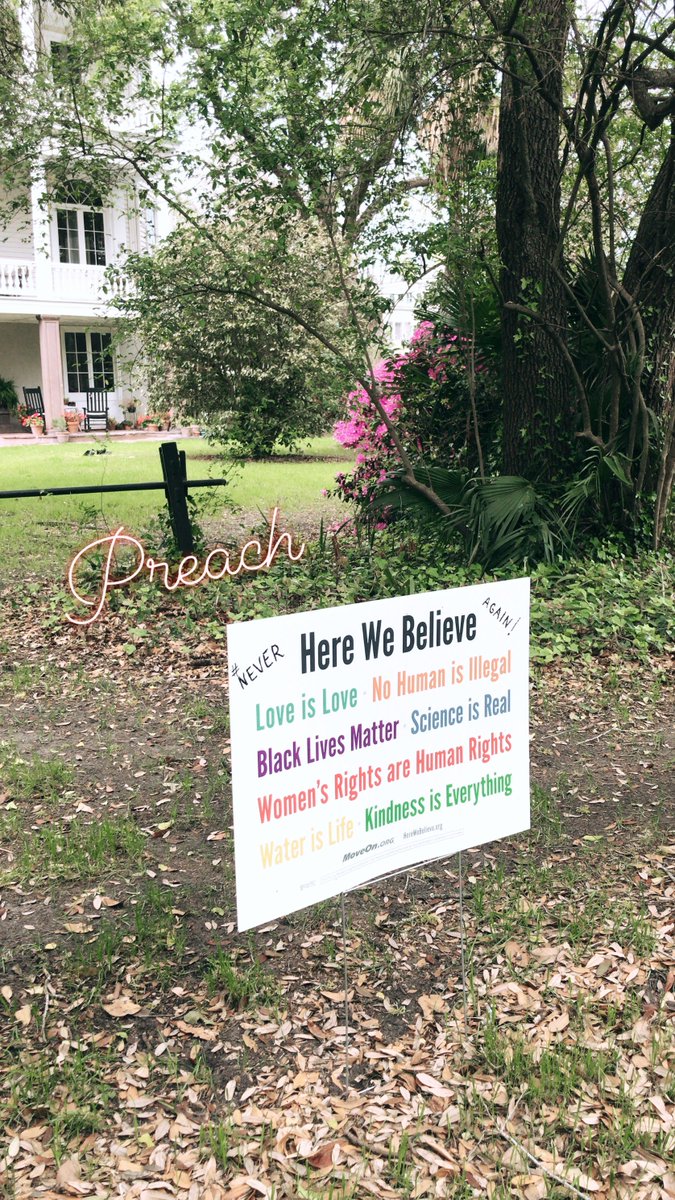 Zoe_AaronLong's tweet photo. love seeing this in the neighborhood #charlestonstrong #scienceisreal #OutOfTheLabPSYC https://t.co/rl6bdfQ3bZ