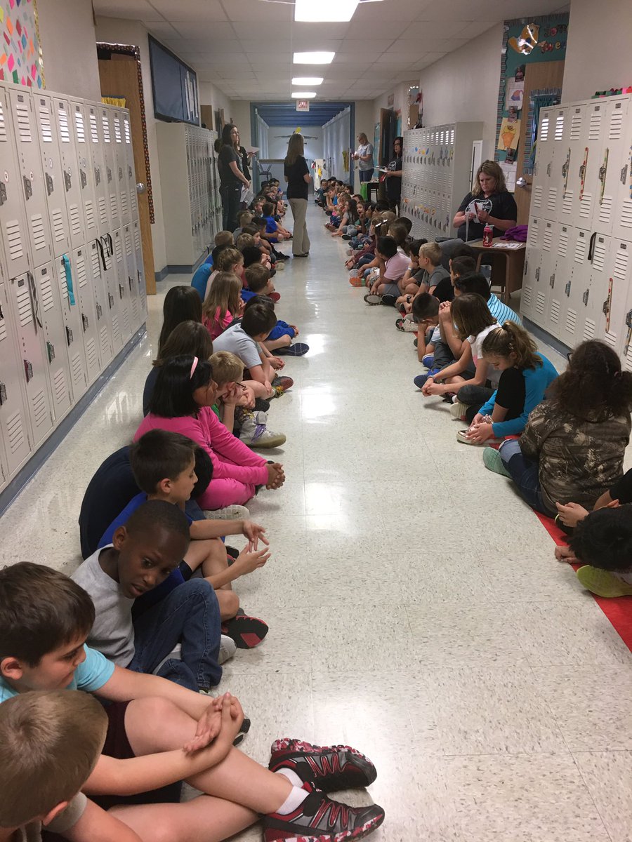 StubbsTerri's tweet photo. Celebrating student academic and attendance success with hallway awards! #celebratelisd17 #lampasasHSE #hannahappenings https://t.co/HLzku94lRo