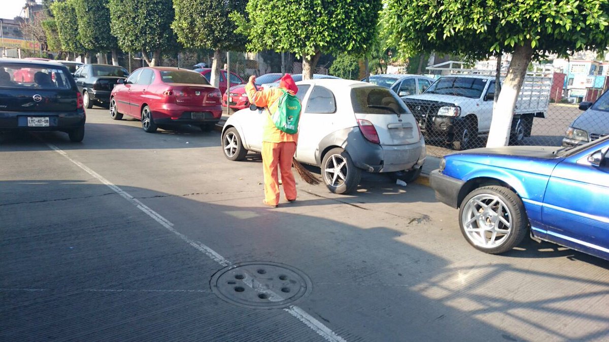 DSPAtizapan's tweet photo. Servicios Públicos de Atizapán trabaja con pasión por un municipio limpio. @ATZciudadano @AnaBalderasMx https://t.co/LCtfPzYtLn