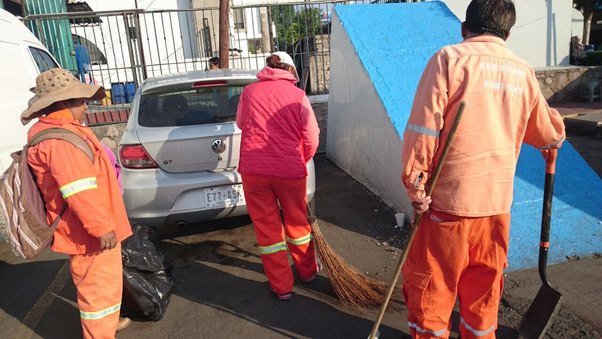 DSPAtizapan's tweet photo. Servicios Públicos de Atizapán trabaja con pasión por un municipio limpio. @ATZciudadano @AnaBalderasMx https://t.co/LCtfPzYtLn