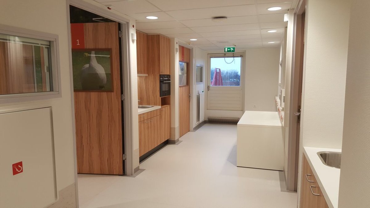 JustinBoomstra's tweet photo. Verbouw @VanWijnenGroep Ouder&amp;Kind @AntoniusSneek loopt mooi op plannng mede dankzij een fijne samenwerking tussen gebruikers en bouwvakkers. Een paaseitje als dank voor het begrip voor “onze” bouwwerkzaamheden is goed “bevallen”. https://t.co/mbT2pXvDxx