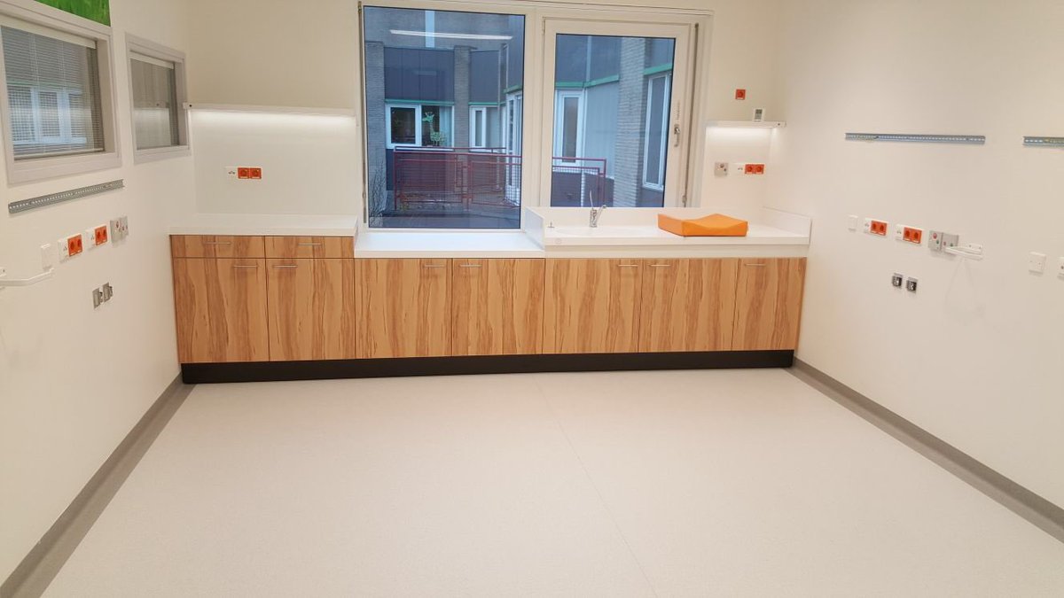 JustinBoomstra's tweet photo. Verbouw @VanWijnenGroep Ouder&amp;Kind @AntoniusSneek loopt mooi op plannng mede dankzij een fijne samenwerking tussen gebruikers en bouwvakkers. Een paaseitje als dank voor het begrip voor “onze” bouwwerkzaamheden is goed “bevallen”. https://t.co/mbT2pXvDxx