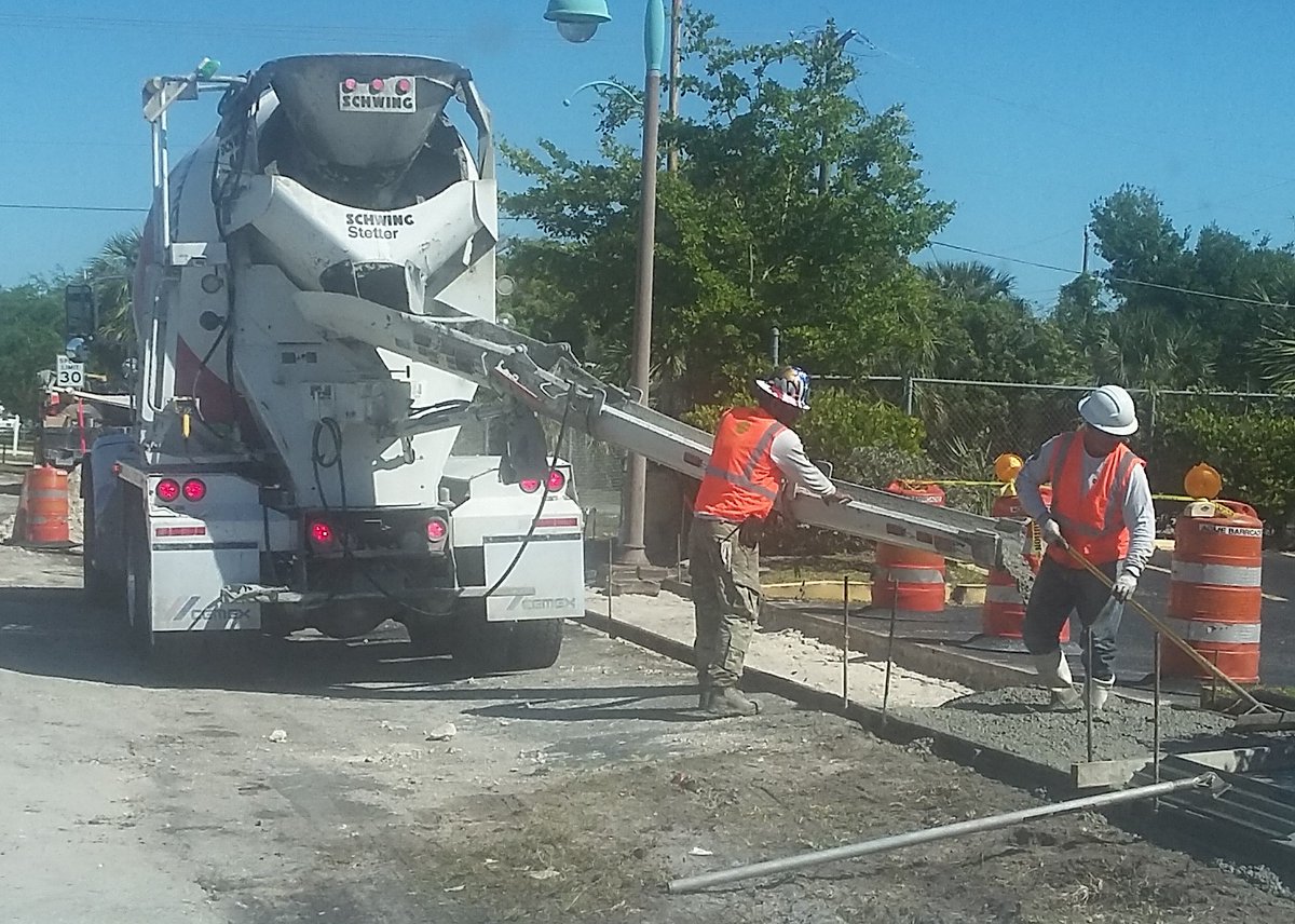 MyFDOT_SEFL's tweet photo. #FDOTatWork - New sidewalk being poured on NW 34 Avenue in Lauderhill as part of a #BrowardMobility project https://t.co/QgRlW2C26u