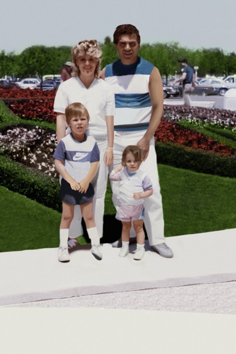 SCbattle_belt's tweet photo. Happy Birthday to Sam's Aunt Lisa! She would've loved to watch another season of the Yankees but we know she'll be an angel in the outfield for them. To the good life! #MondayMotivation #Angels #HappyBirthday #tothegoodlife #BrightestStarLisaDay #HappyLisaDay #happy #family https://t.co/RDBHQQpHkT