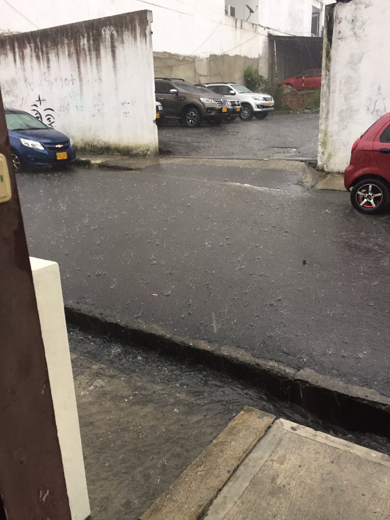 UllmanAlexander's tweet photo. Thought to avoid Beast from the East by going to sunny Colombia. That didn't happen. However! Every hailstorm filled cloud has a silver lining and there's a great week coming up! Mozart concertos, masterclasses and recital with marvellous @BenjaminBakerVN very exciting stuff!! https://t.co/FVdPXuZK6I