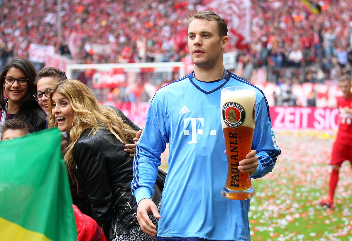 Happy 32nd birthday to Bayern Munich keeper Manuel Neuer. 
We\ll drink to that... 