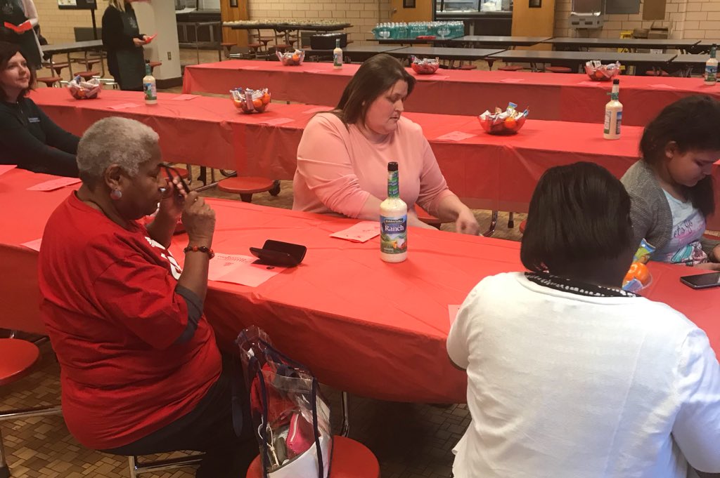 JCPSHighEA_AofL's tweet image. .@Seneca_High hosted our Food Pantry KickOff Italian Dinner! Thanks to Carole’s Kitchen, @Sysco, &amp;amp; the @redhawk_rangers for your support! #mission #systemofsupport
