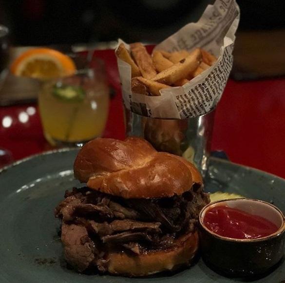 CaesarsAC's tweet photo. It's dinner time at #RamsayAC! #ACRestaurants #ACCasino #ACHotel #GordonRamsay
Photo by Karina. https://t.co/HrKHkD9BYJ