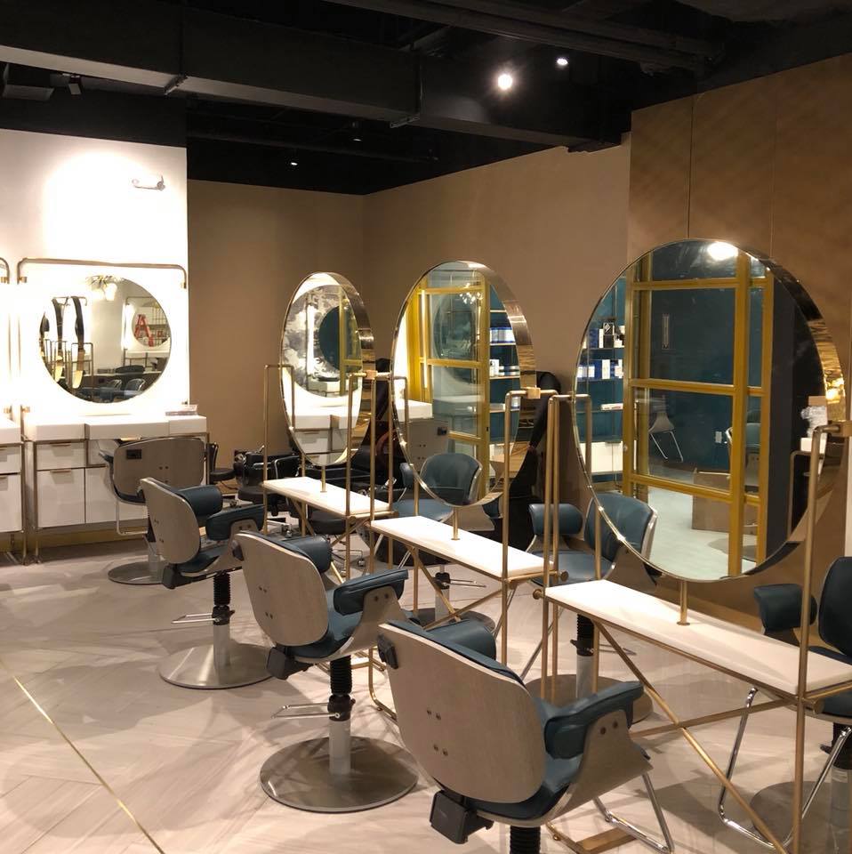 RPGRetailDesign's tweet image. From #SeanPaulCampbell, Feb. 2018: Join me in congratulating #JoelWarren + the @salonproject on the unveiling of the first of 14 concept openings launching inside the iconic @saks Fifth Avenue Long Island, featuring stunning #designs by @RPGRetailDesign.