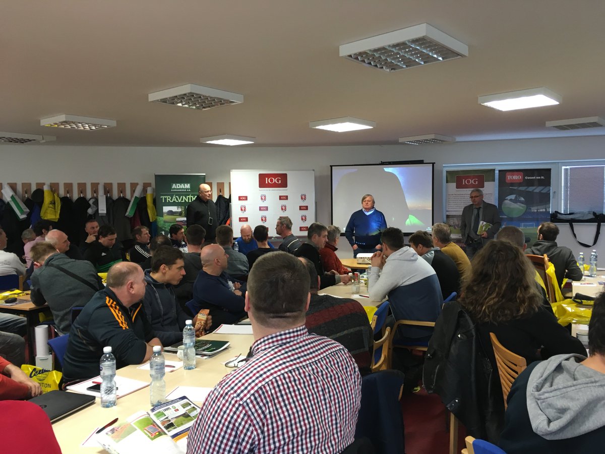 LeaDuzi's tweet photo. The Institute of Groundsmanship pořádala 23.3.2018 ve spolupráci s FAČR další Základní kurz údržby fotbalových hřišť. Na stadionu FC Vysočina Jihlava se sešlo více než 50 groundsmanů, kteří byli proškoleni pro ošetřování sportovních trávníků. Another great IOG Education day 👍👍. https://t.co/rG8pRfkH0S