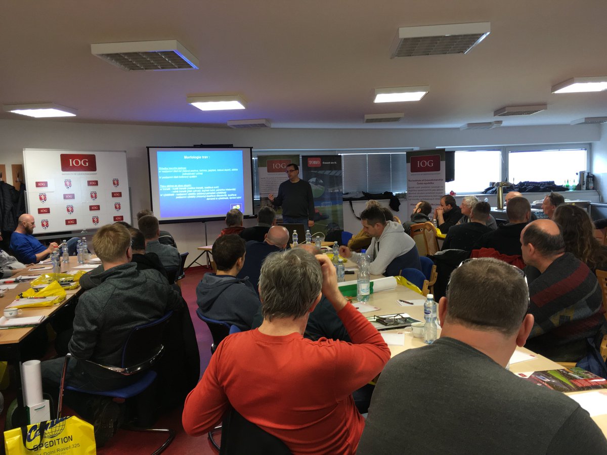 LeaDuzi's tweet photo. The Institute of Groundsmanship pořádala 23.3.2018 ve spolupráci s FAČR další Základní kurz údržby fotbalových hřišť. Na stadionu FC Vysočina Jihlava se sešlo více než 50 groundsmanů, kteří byli proškoleni pro ošetřování sportovních trávníků. Another great IOG Education day 👍👍. https://t.co/rG8pRfkH0S