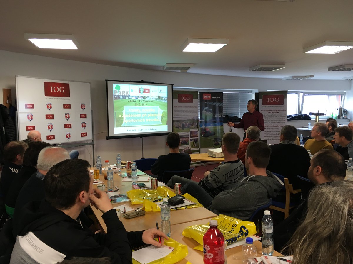 LeaDuzi's tweet photo. The Institute of Groundsmanship pořádala 23.3.2018 ve spolupráci s FAČR další Základní kurz údržby fotbalových hřišť. Na stadionu FC Vysočina Jihlava se sešlo více než 50 groundsmanů, kteří byli proškoleni pro ošetřování sportovních trávníků. Another great IOG Education day 👍👍. https://t.co/rG8pRfkH0S